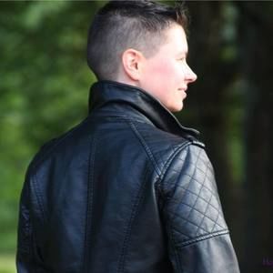 Meet your Posher, Levi